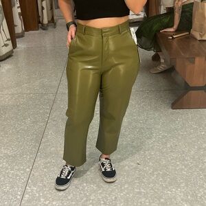 Aritzia Babaton Command Cropped Pant, green faux leather size 10
